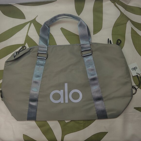 ALO Yoga Traverse Duffle Bag Gym or Travel - Picture 2 of 3